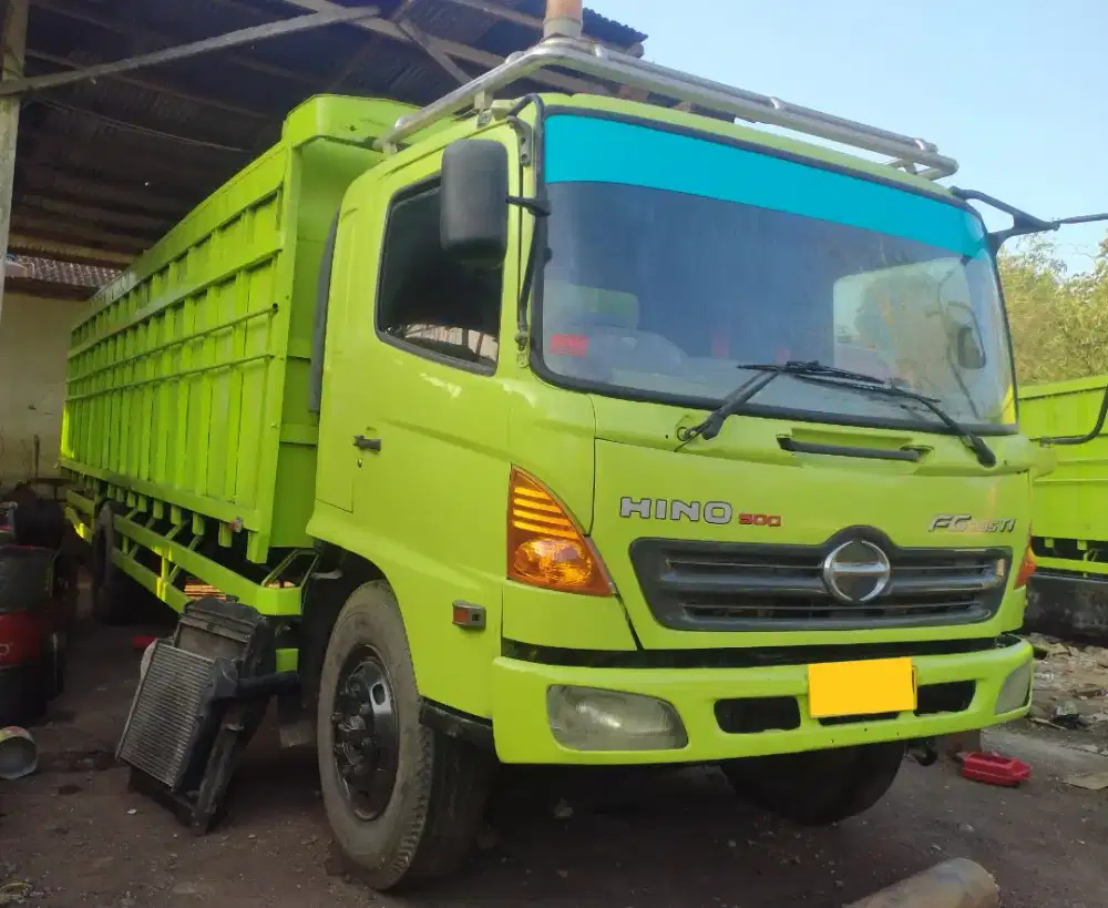 HINO FG 235 JL ENGKEL 2010