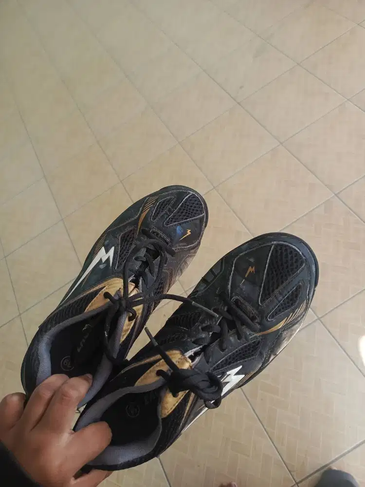 Jual Sepatu Badminton Eagle uk 39 hitam