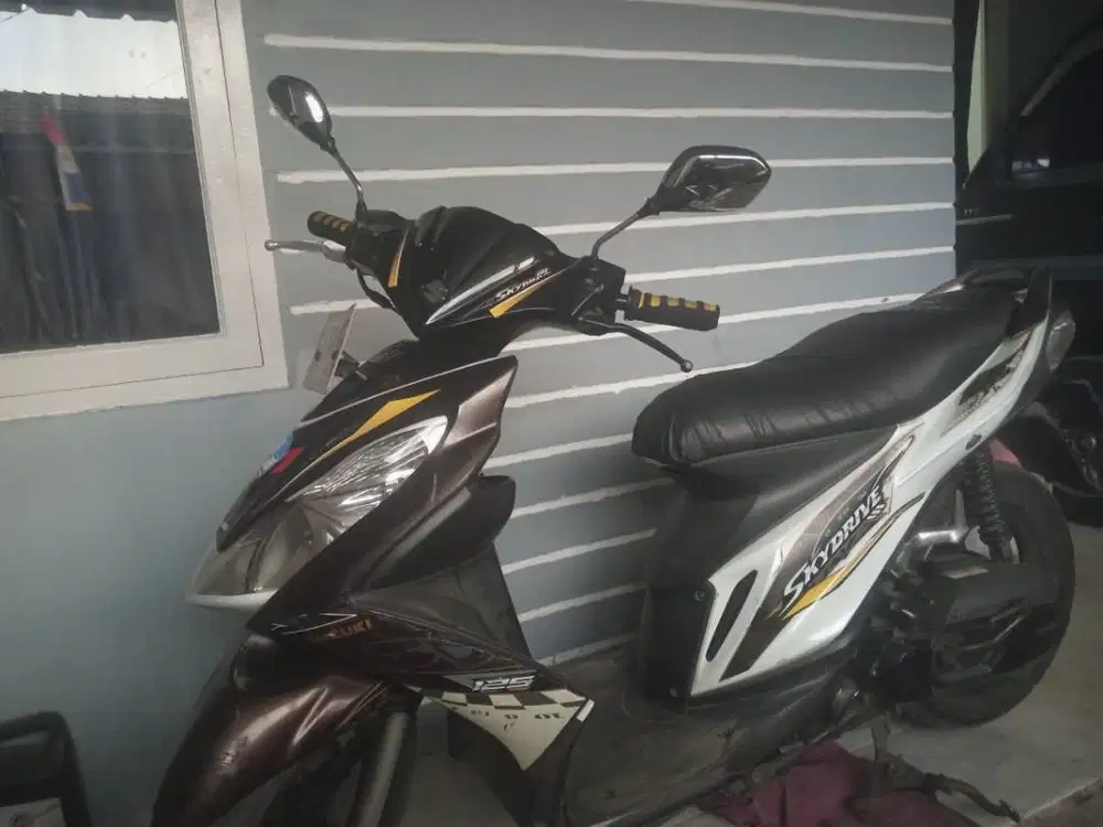 Suzuki Skydrive Spesial Edition three colour Brown White Black