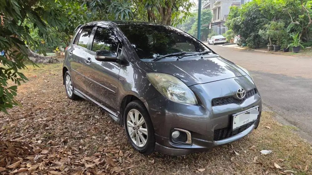 Dijual Yaris Abu Tangan Pertama