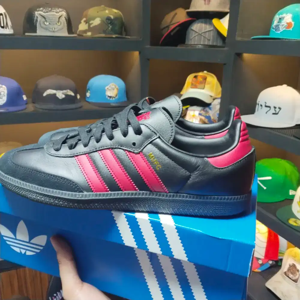 Sepatu Adidas samba MU