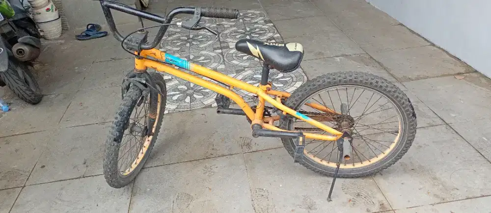 Sepeda BMX United Rev Flat ukuran ring 20