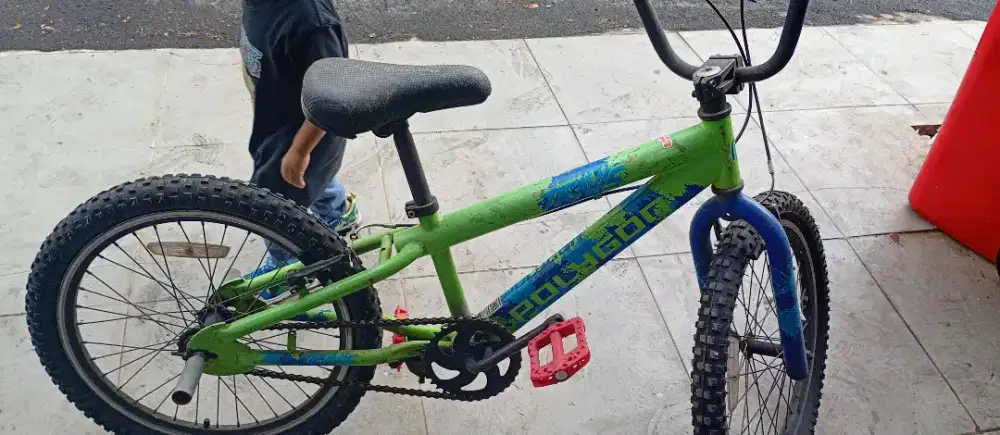 sepeda BMX Polygon Travis ukuran 20 inci anak
