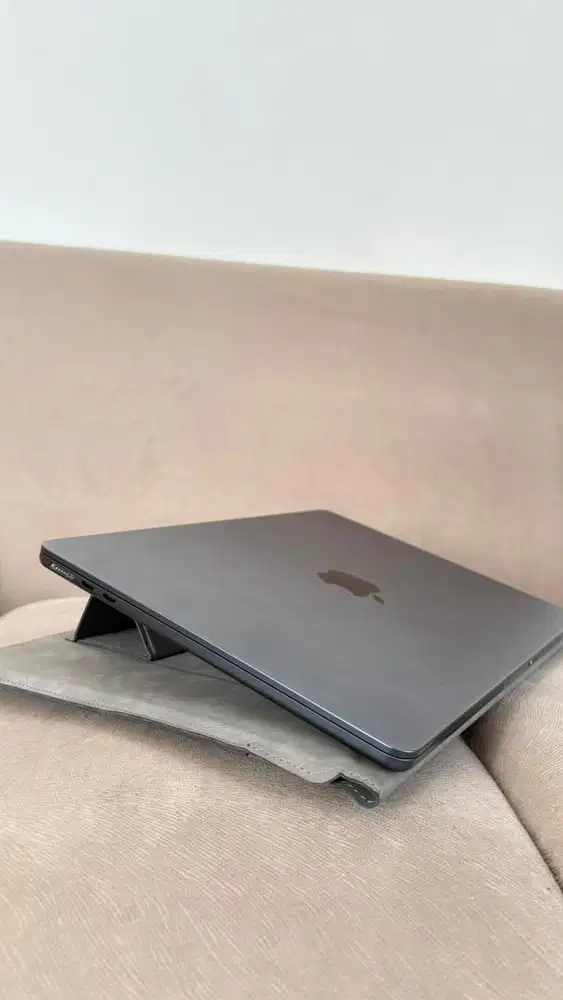 DIJUAL MACBOOK AIR M3 13” 2024 — RAM 16GB / SSD 512GB ex Ibox