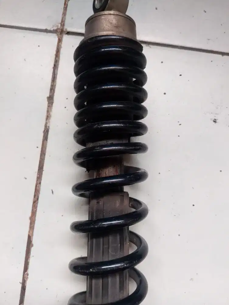 Shockbreaker asli honda kzr rusak minta di repair