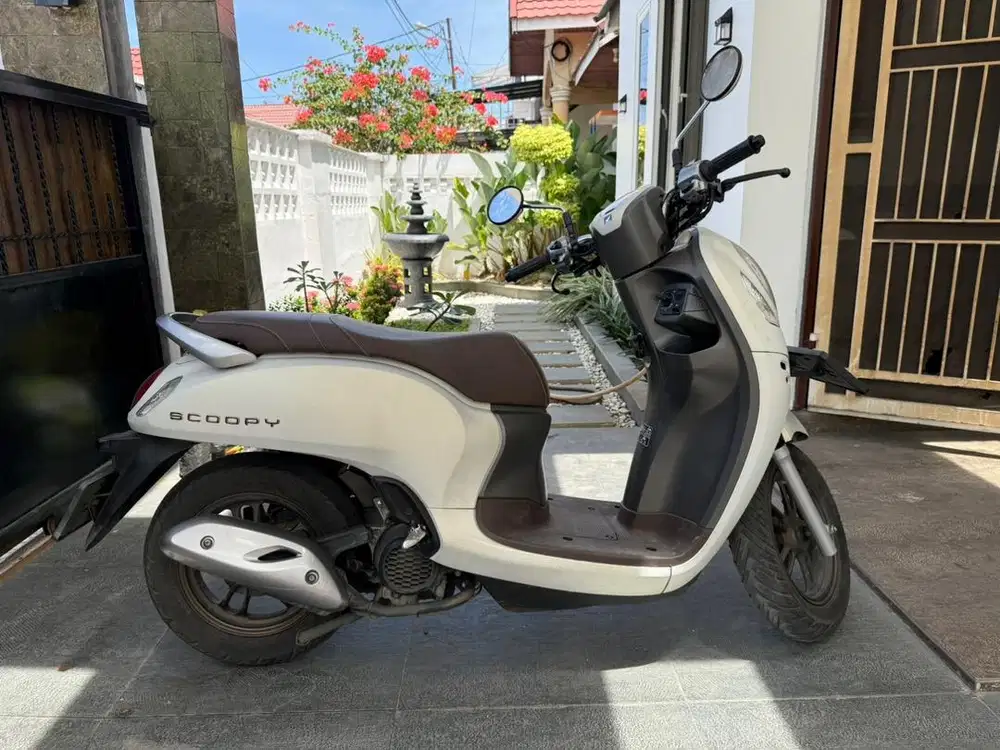 Scoopy Prestige 2024 Warna Putih