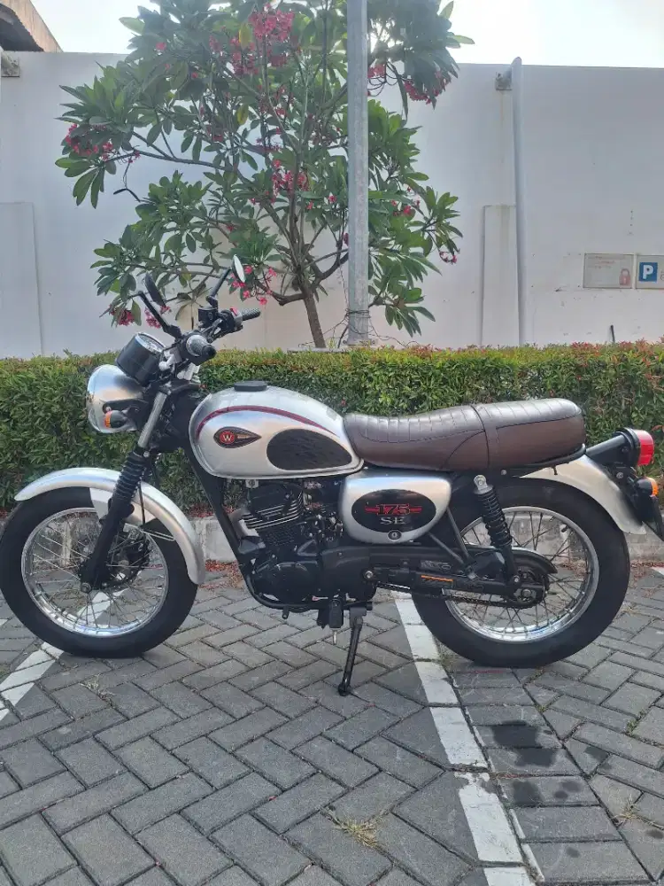 Kawasaki W175 SE Silver 2022