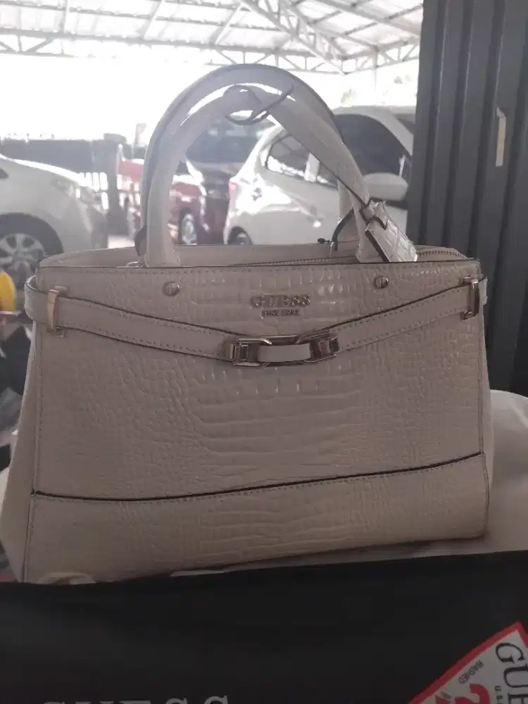 TAS GUESS WANITA