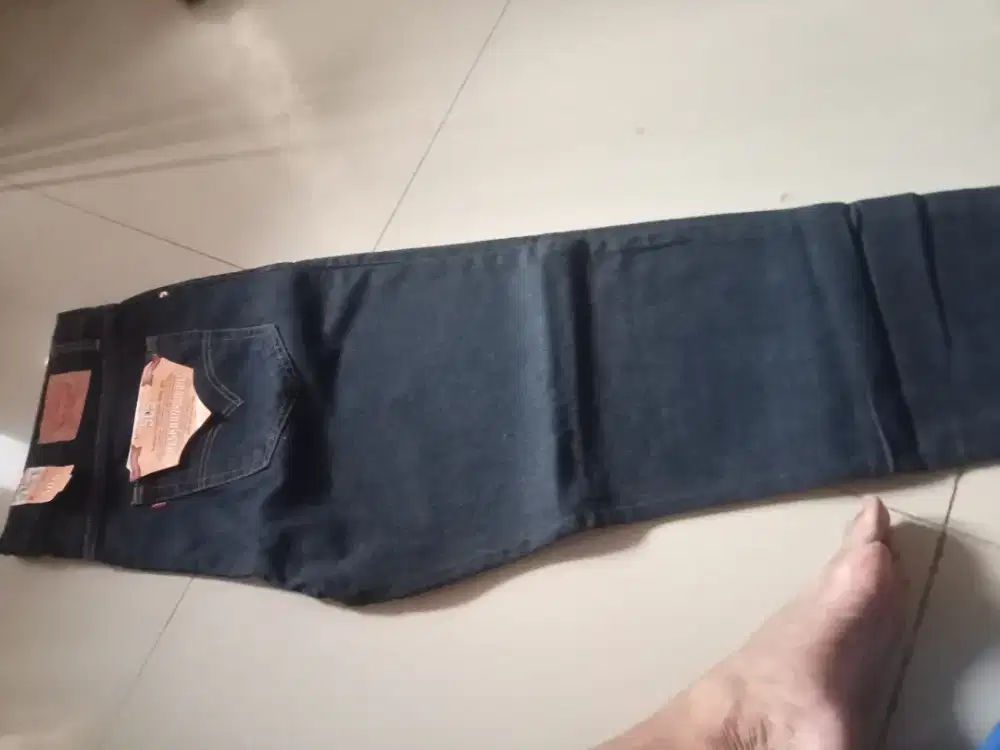 Jeans pria Levis big size 43 , Warna biru tua