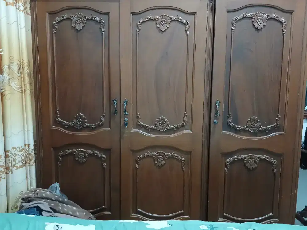 Lemari jati 3 pintu