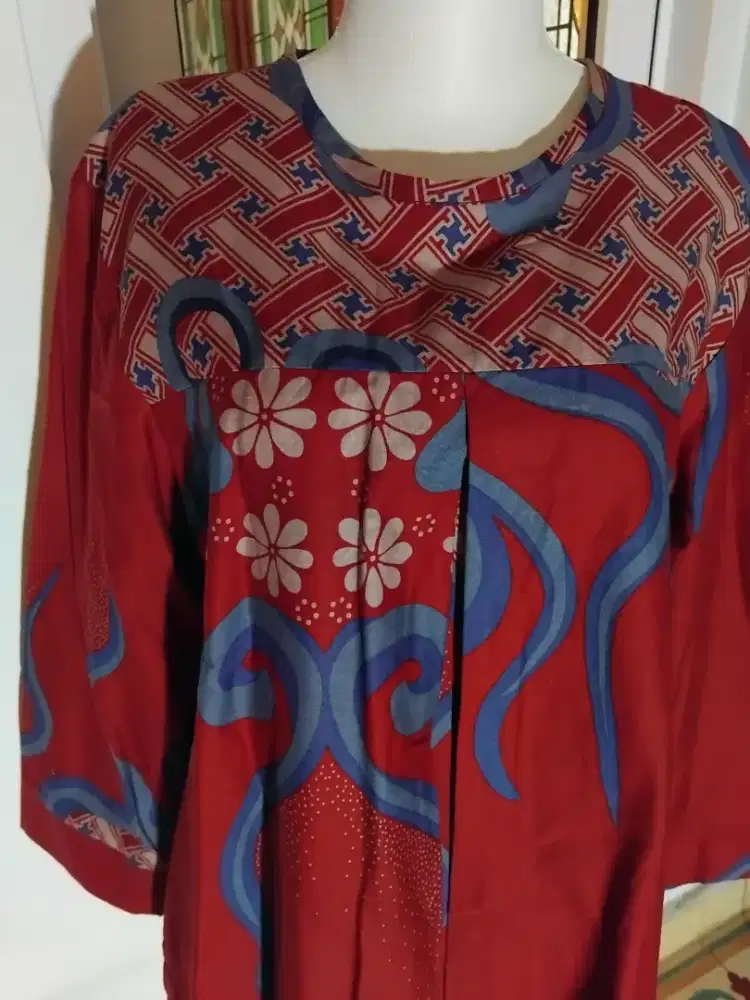 Blus batik merah hati