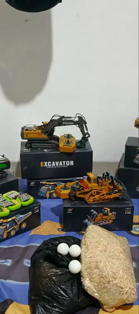 DIJUAL PAKET USAHA RC LENGKAP : EXCAVATOR, DUMP TRUCK, BULLDOZER,