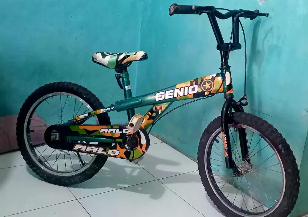 Bmx ukuran 18 merek genio.