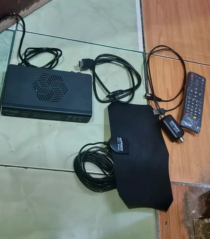STB SET TOP BOX ADVANCE STP-A01  + BOOSTER + ANTENA DIGITAL