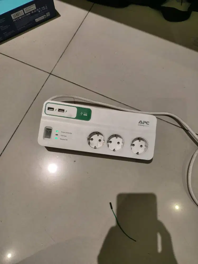 APC Stop Kontak Colokan Listrik Anti Petir Surge Protector PM6U-GR