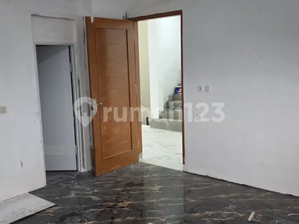 Rumah Bangunan Baru Ukuran 8X20 Lokasi Strategis Taman Kota