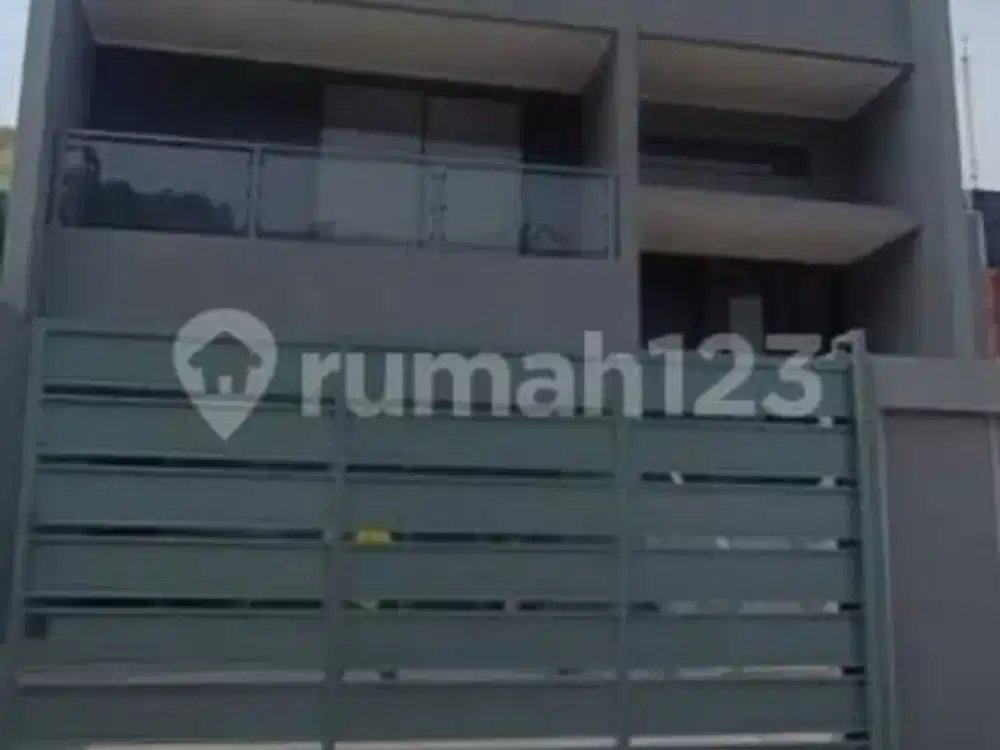 Rumah 3 Lantai Ada Kolam Renang Dijual Murah Taman Surya 5