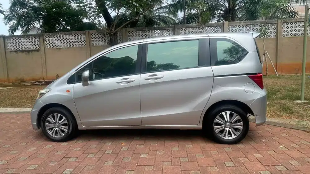 Honda Freed SD 2013