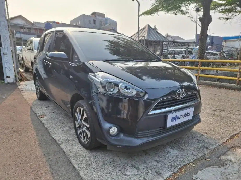 DP MURAH Toyota Sienta 1.5 V Bensin-AT 2017 Hitam CKFSB