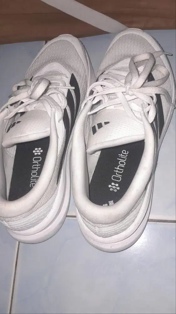Sepatu Running Adidas