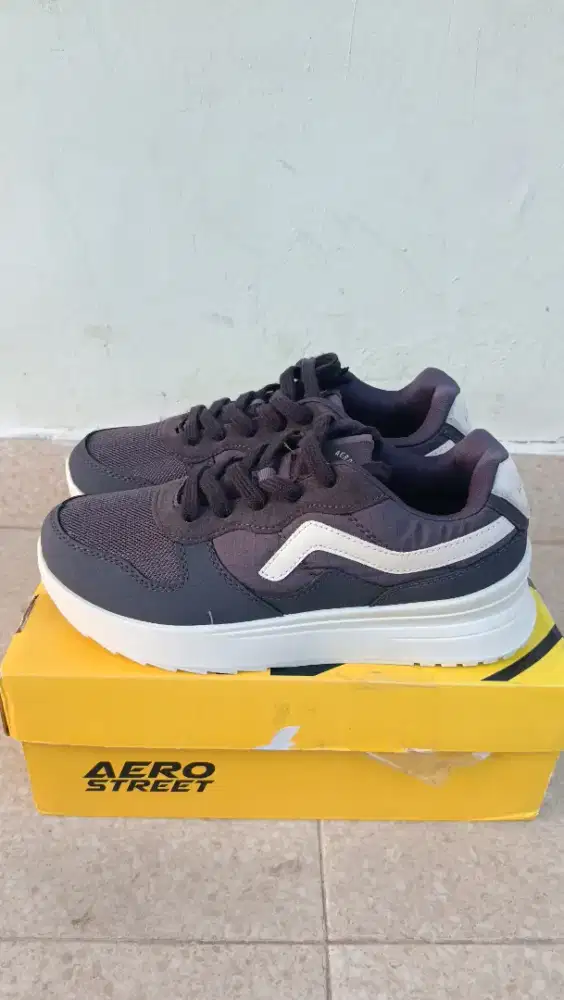 Aerosteet 42 Massive Evo Natural Abu Tua Emas - Sepatu Sneakers Casual