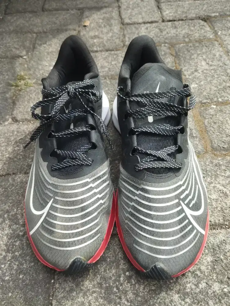 NIKE ZOOM GRAVITY