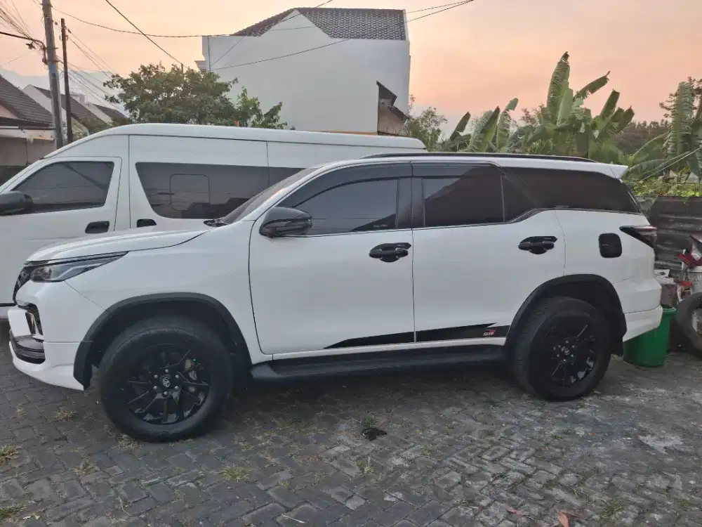 Dijual fortuner GR 2.8 2003