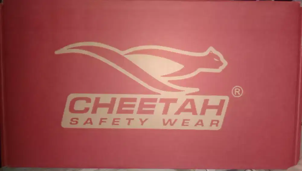 Sepatu cheetah laki-laki