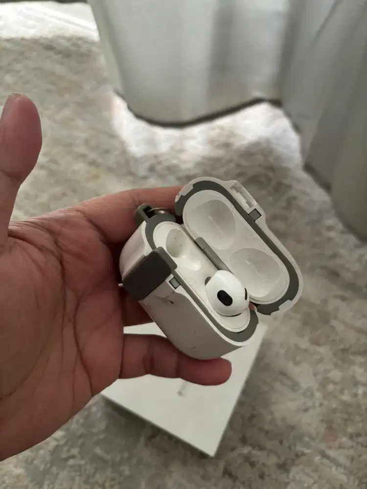 Airpods gen 3 casing wireless charging right only
