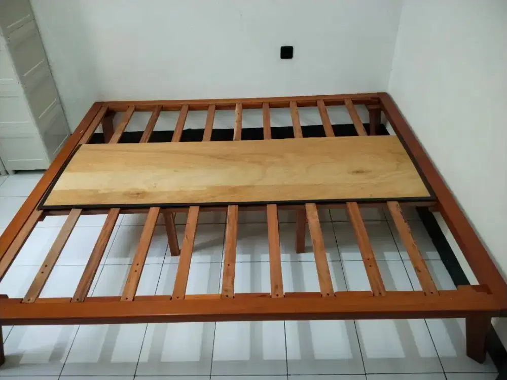 Dipan kayu/Tempat Tidur Kayu untuk Kasur 180x200