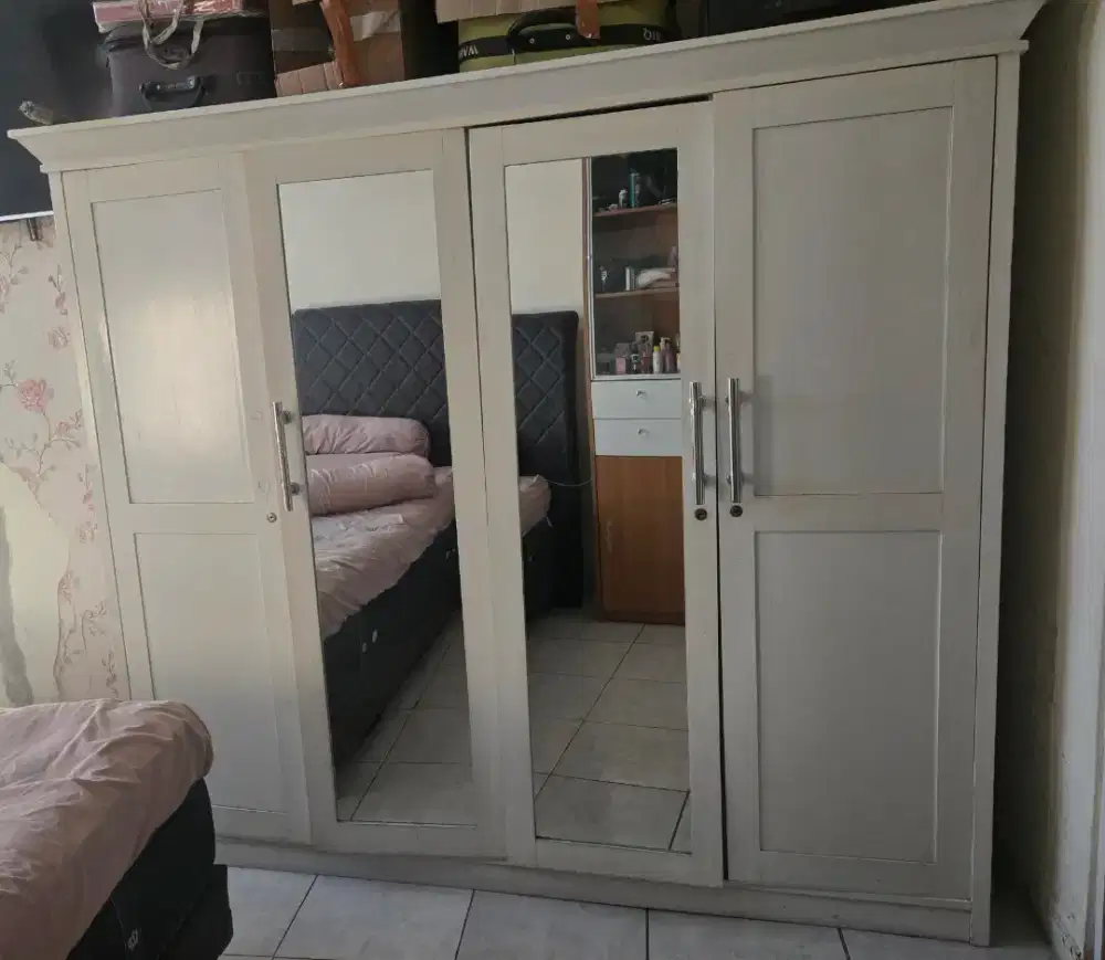 Lemari pakaian 4 pintu ukuran 2 meter