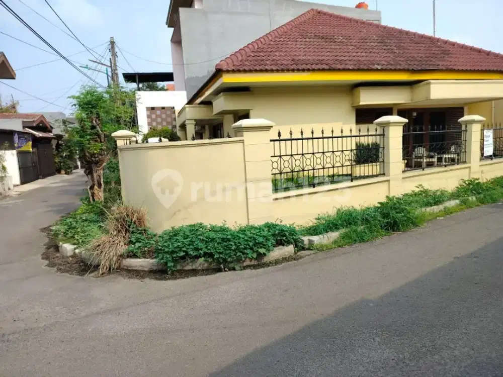 Rumah Posisi Hook! di Cakung Termurah Luas Siap Huni Dekat Terminal