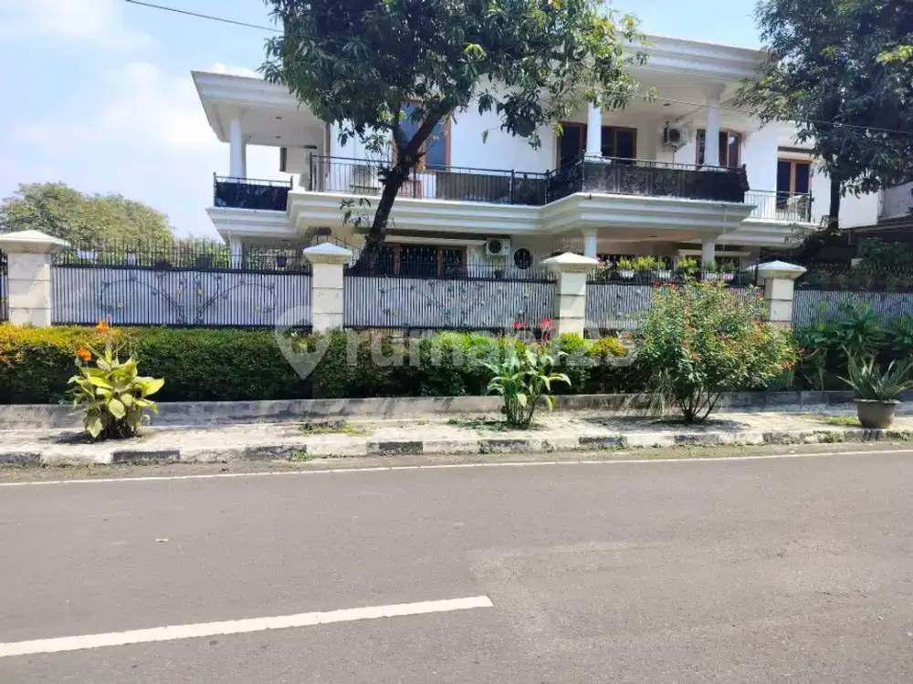 Rumah Huk Jalan Lebar Dekat Lrt Dan Jalan Utama