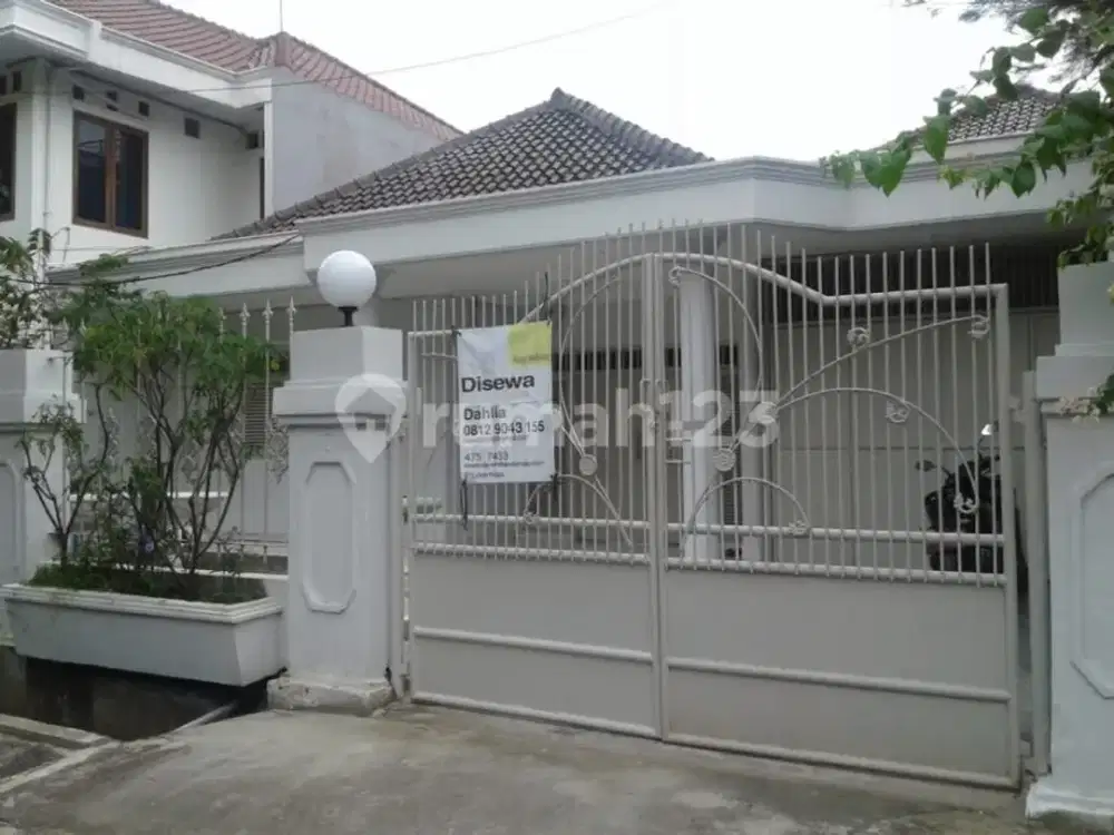 rumah asri bs usaha atau tinggal
