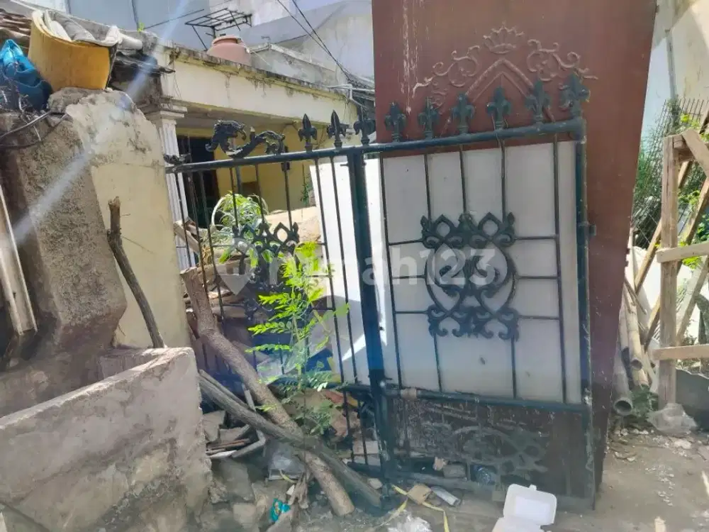 Rumah lama sudut berbatasan dibelakang dgn fasum2
