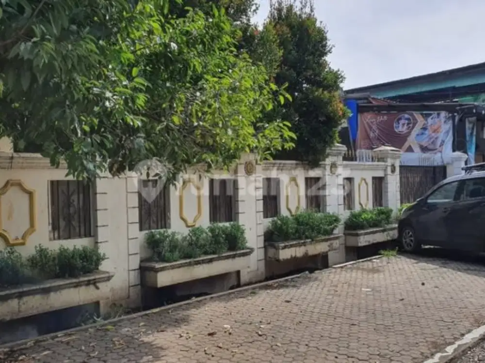 rumh besar pinggir jln bisa utk sekolh/klinik/wisma karyawan
