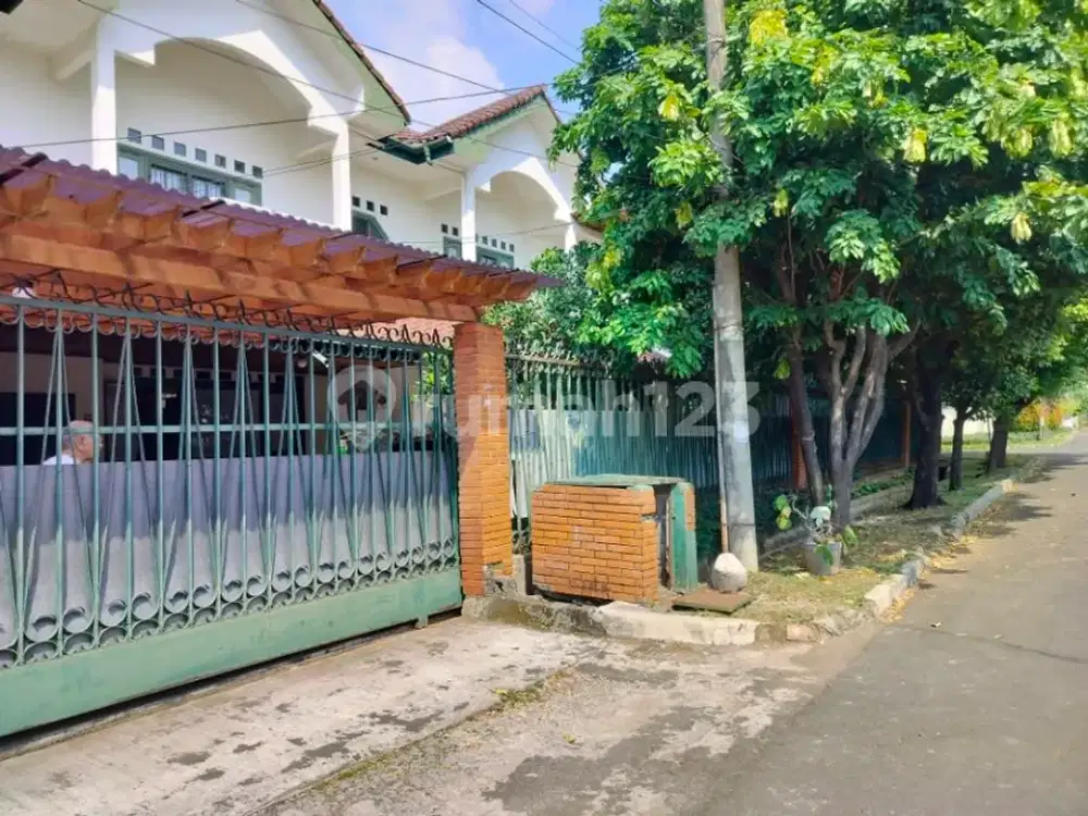 Rumah Huk Dekat Jalur LRT Aman di Lingk Perumahan