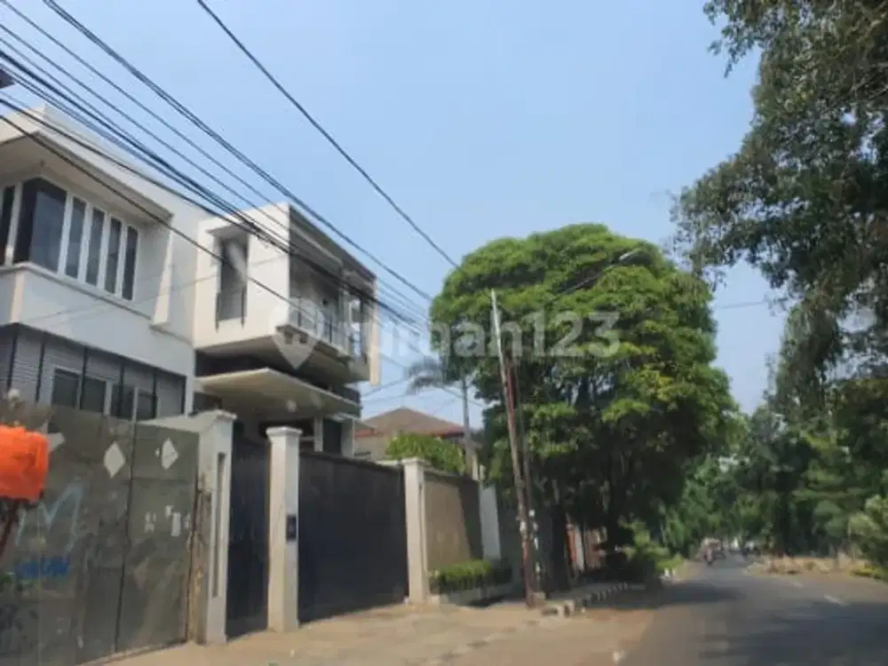 rumah cantik pinggir jalan besar sangat anggun