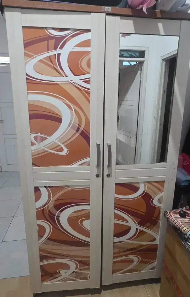 Lemari pakaian 2 pintu