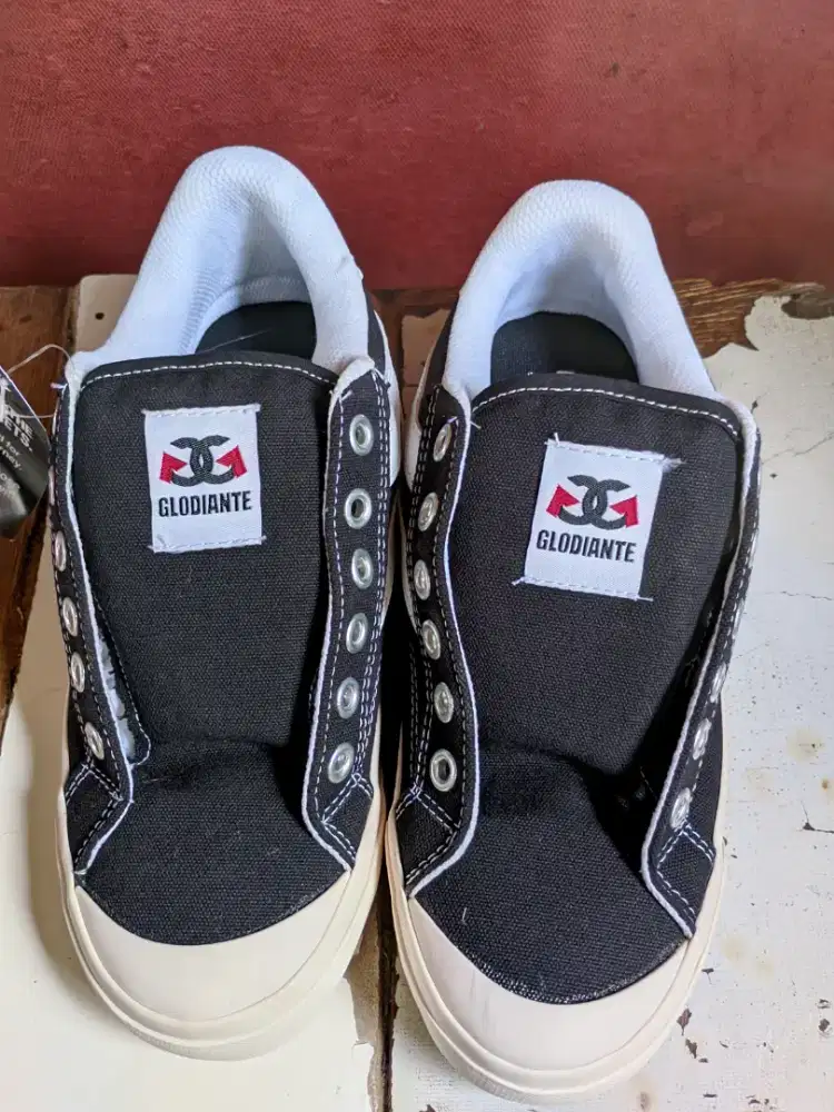SEPATU BARU CONVERSE