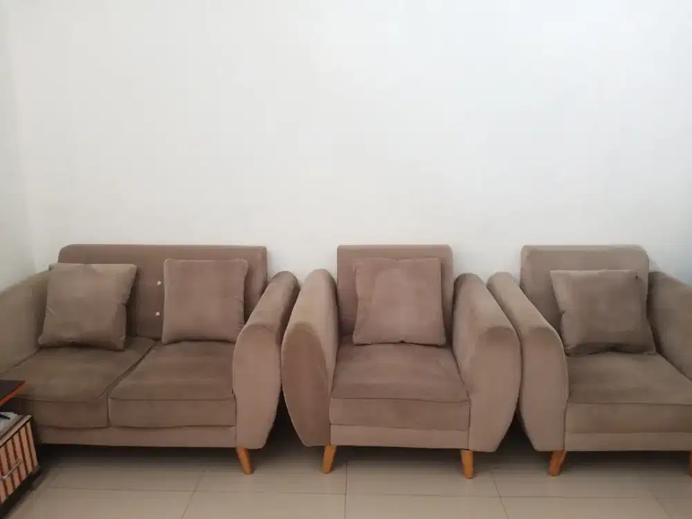 SOFA RETRO MINIMALIS
