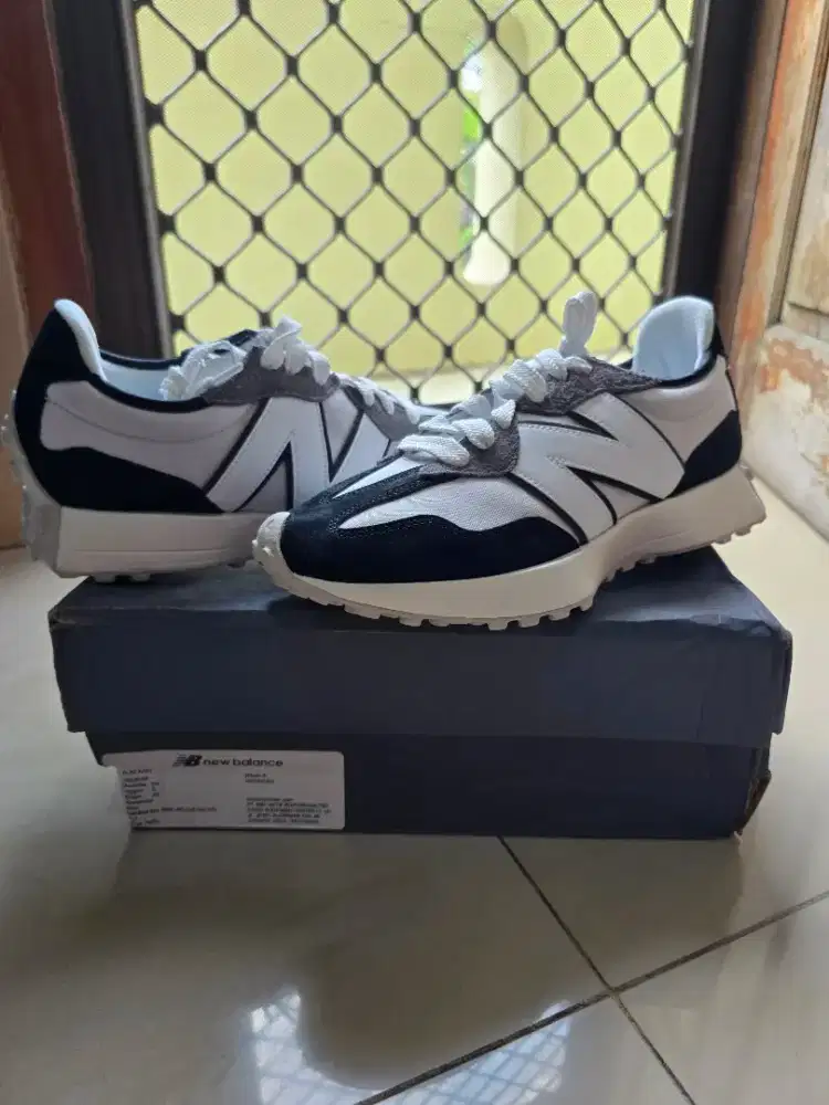 New Balance 327 Black White