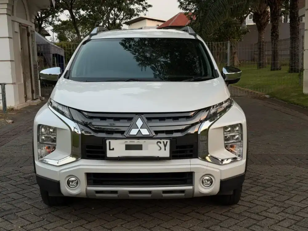 Mitsubishi Xpander Cross 2021 Matic Putih Favorit