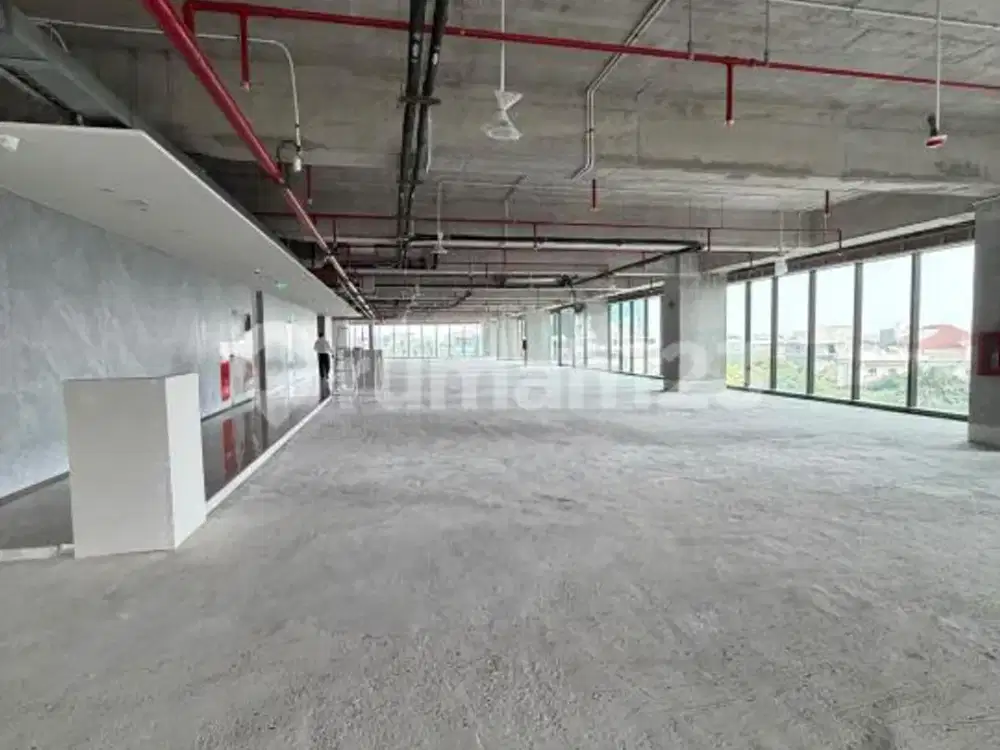 Office Adriya Pik, Uk 900M2 Lokasi Terdepan di Pik Dekat Tol