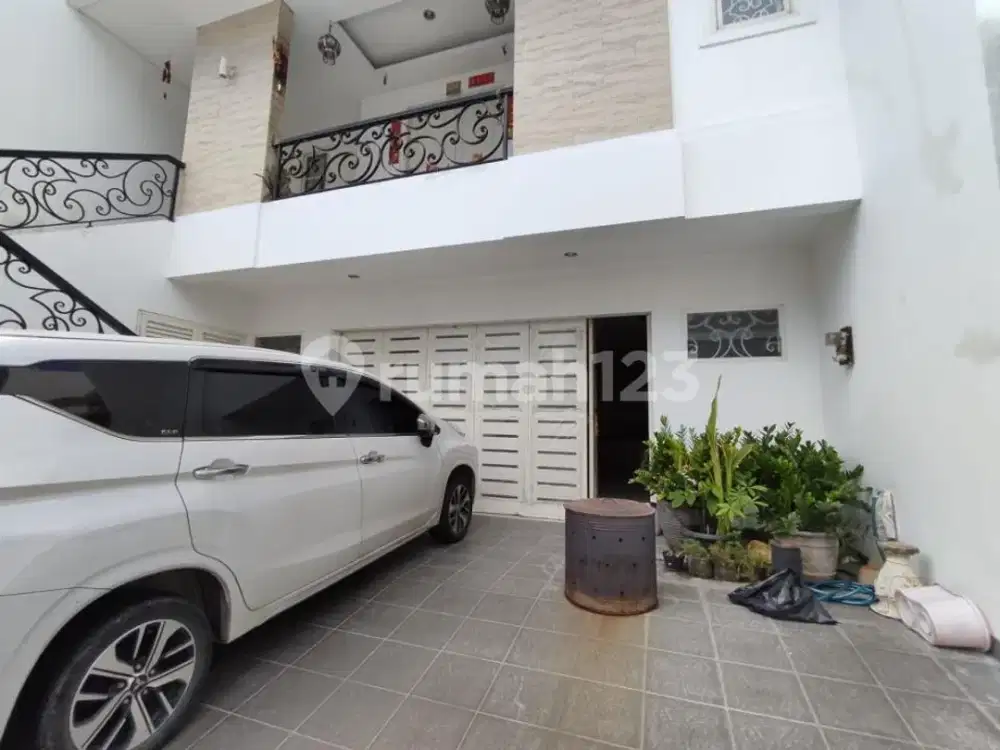 Rumah Kayara Pik Uk 9X20 3 Lantai SHM bisa KPR