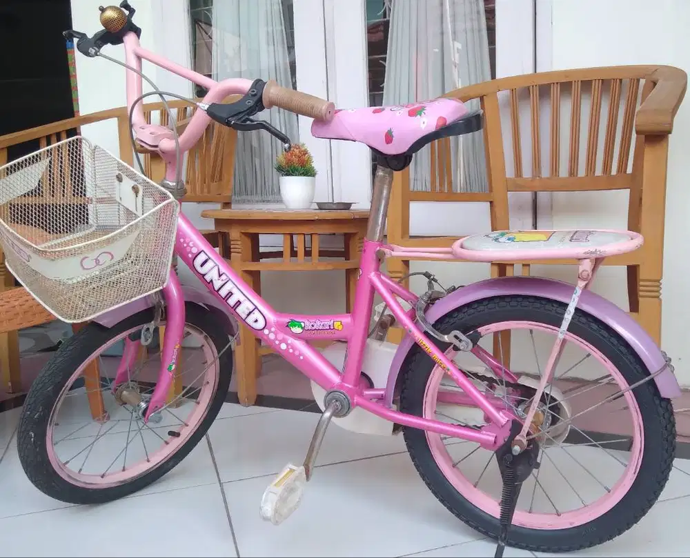 Sepeda anak perempuan United