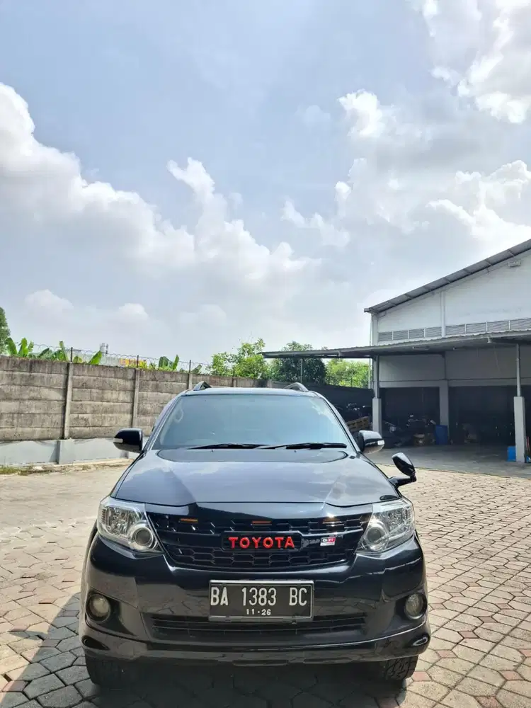 Fortuner 2011 V (4×4) bensin matic