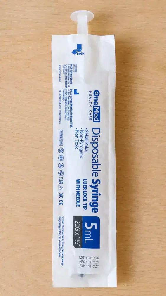 Syringe oneMed Disposable 5mL 22G x 1 1/2 Luer Lock With Needle