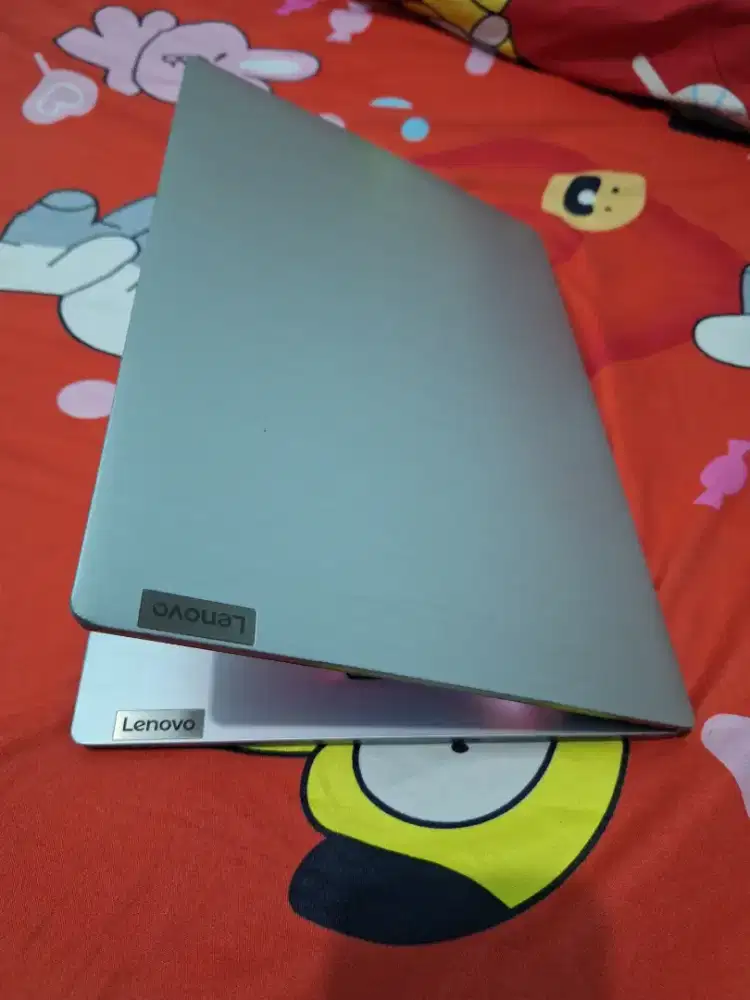 Bismillah di jual laptop lenovo slim3 core i3gen10 baterai 4jam