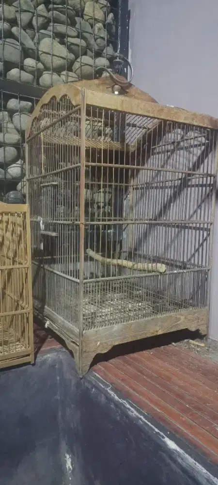 Sangkar burung besar dan kecil